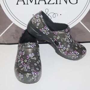 LN "ANYWHERE" CLOGS - SIZE 6 MULTI